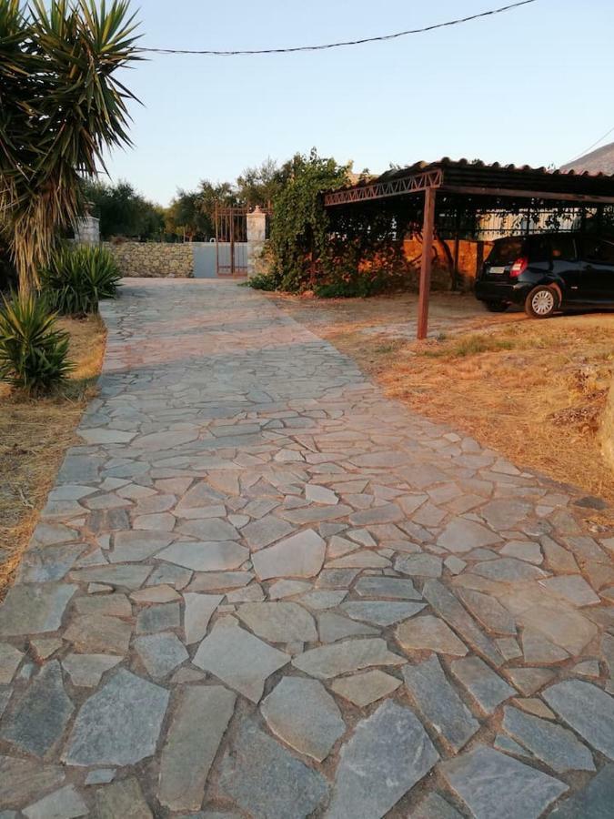 Theasea House With Garden Apartment Riglia Bagian luar foto