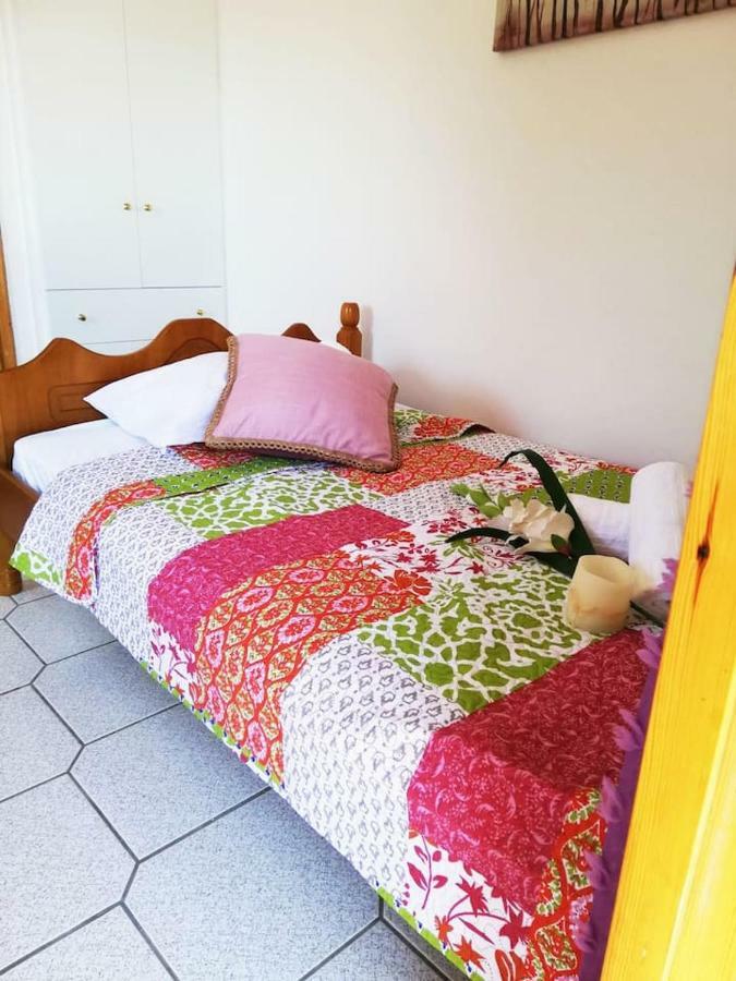 Theasea House With Garden Apartment Riglia Bagian luar foto