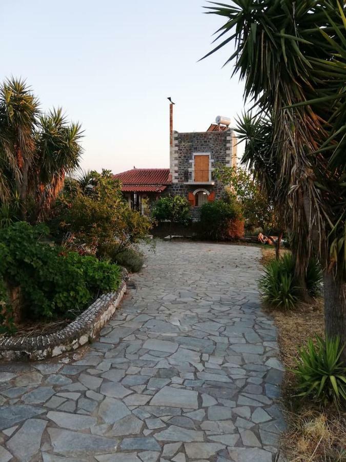 Theasea House With Garden Apartment Riglia Bagian luar foto