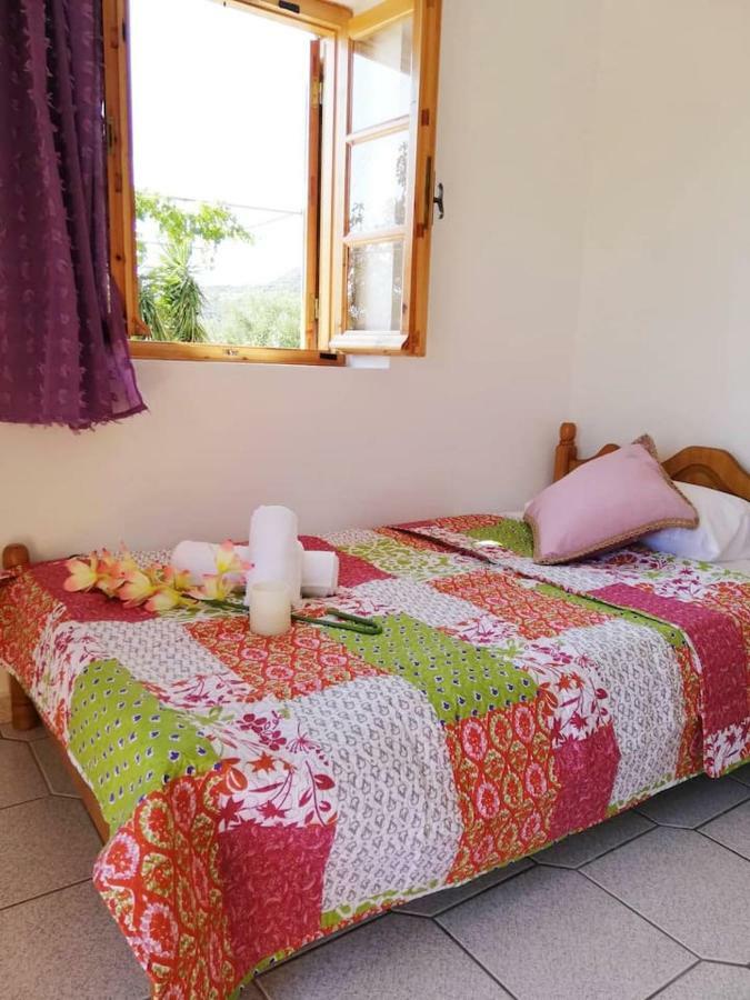 Theasea House With Garden Apartment Riglia Bagian luar foto