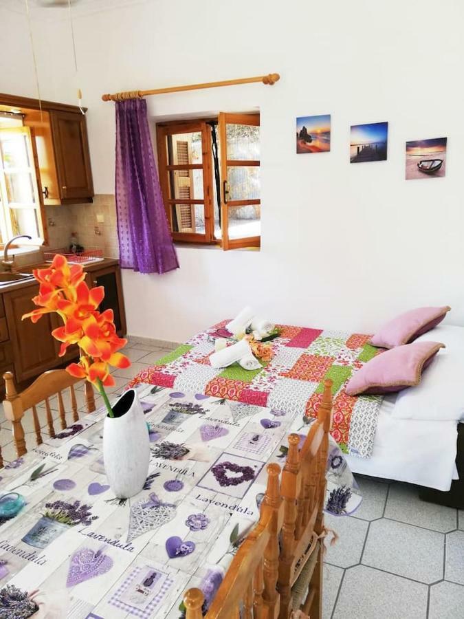 Theasea House With Garden Apartment Riglia Bagian luar foto